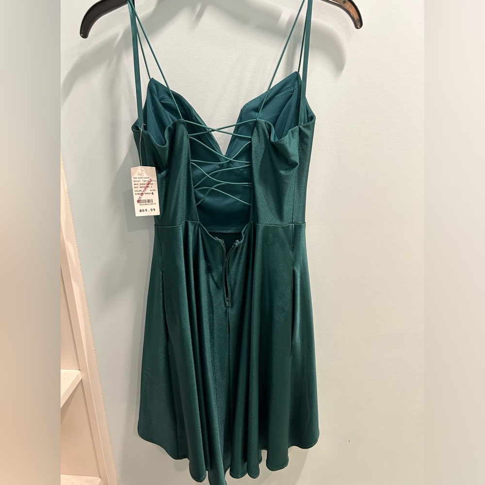 green dress, never worn, size 4, camille la vie